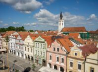 Česká lázeňská města, která stojí za výlet, i když nejedete na léčebný pobyt Masarykovo náměstí v lázeňském městě Třeboň s barevnými měšťanskými domy